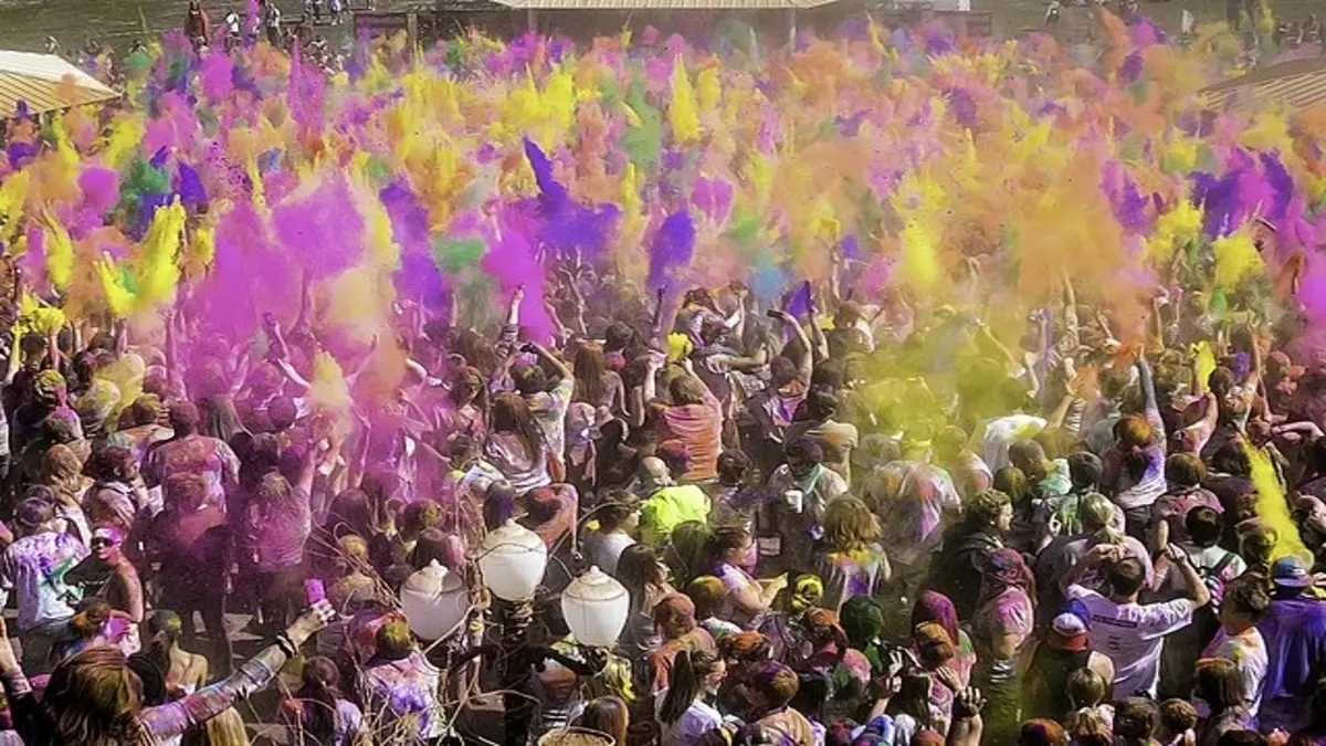 Holi and Holika Dahan 2025: When and How the Festival is Celebrated in the USA